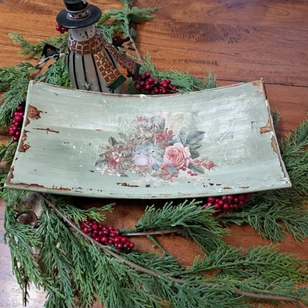 VINTAGE METAL RAISED TRAY ~ GORGEOUS ROSES~ CHALK PAINTED AND RESTYLED~! - Picture 1 of 3